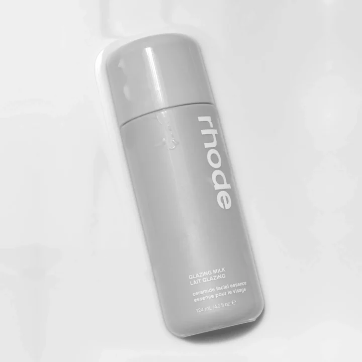 Rhode Glazing Milk (124 ml) de la marca de Hailey Bieber